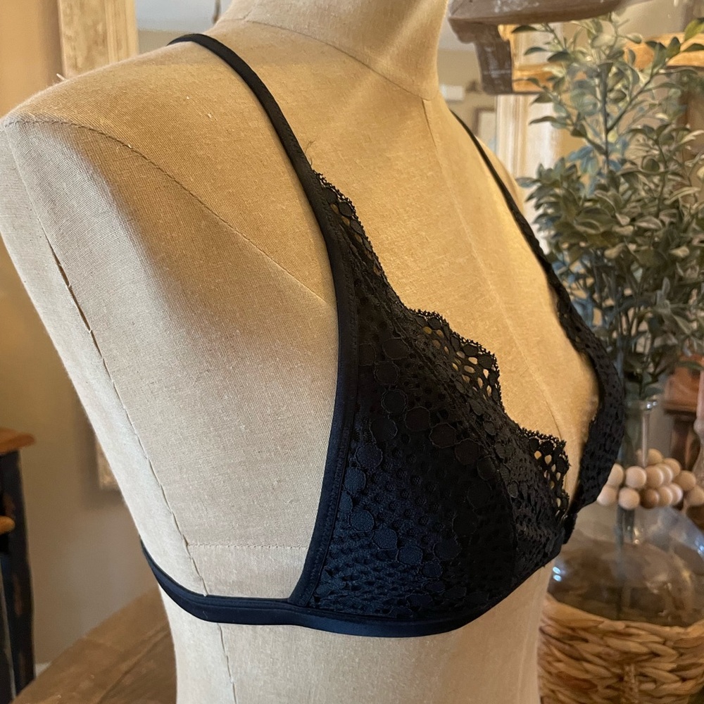 Victoria’s Secret Triangle Racer Back Bralette Black Lace 🖤 Small - Picture 3 of 7